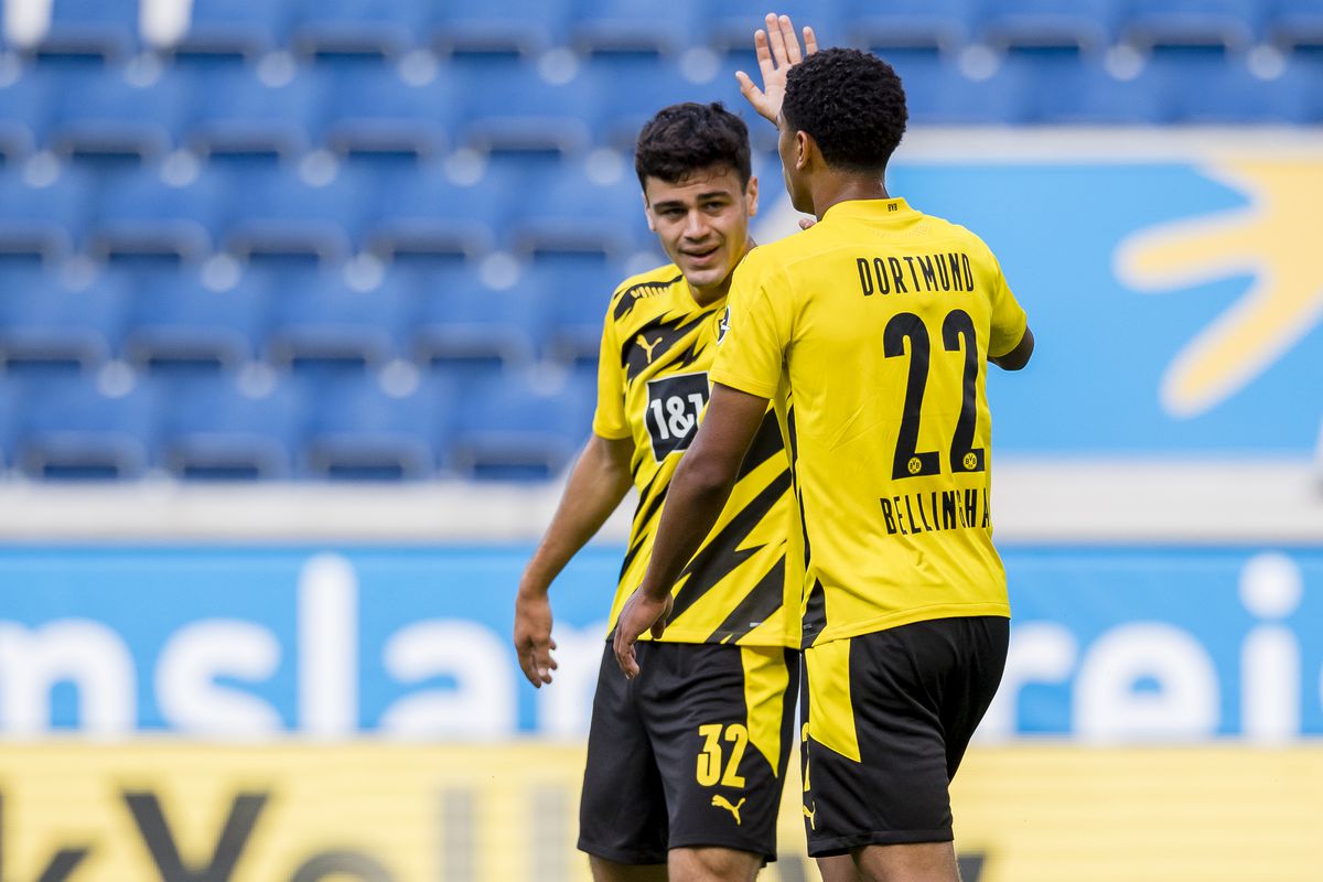MSV Duisburg v Borussia Dortmund - Schauinsland-Reisen Cup Der Traditionen