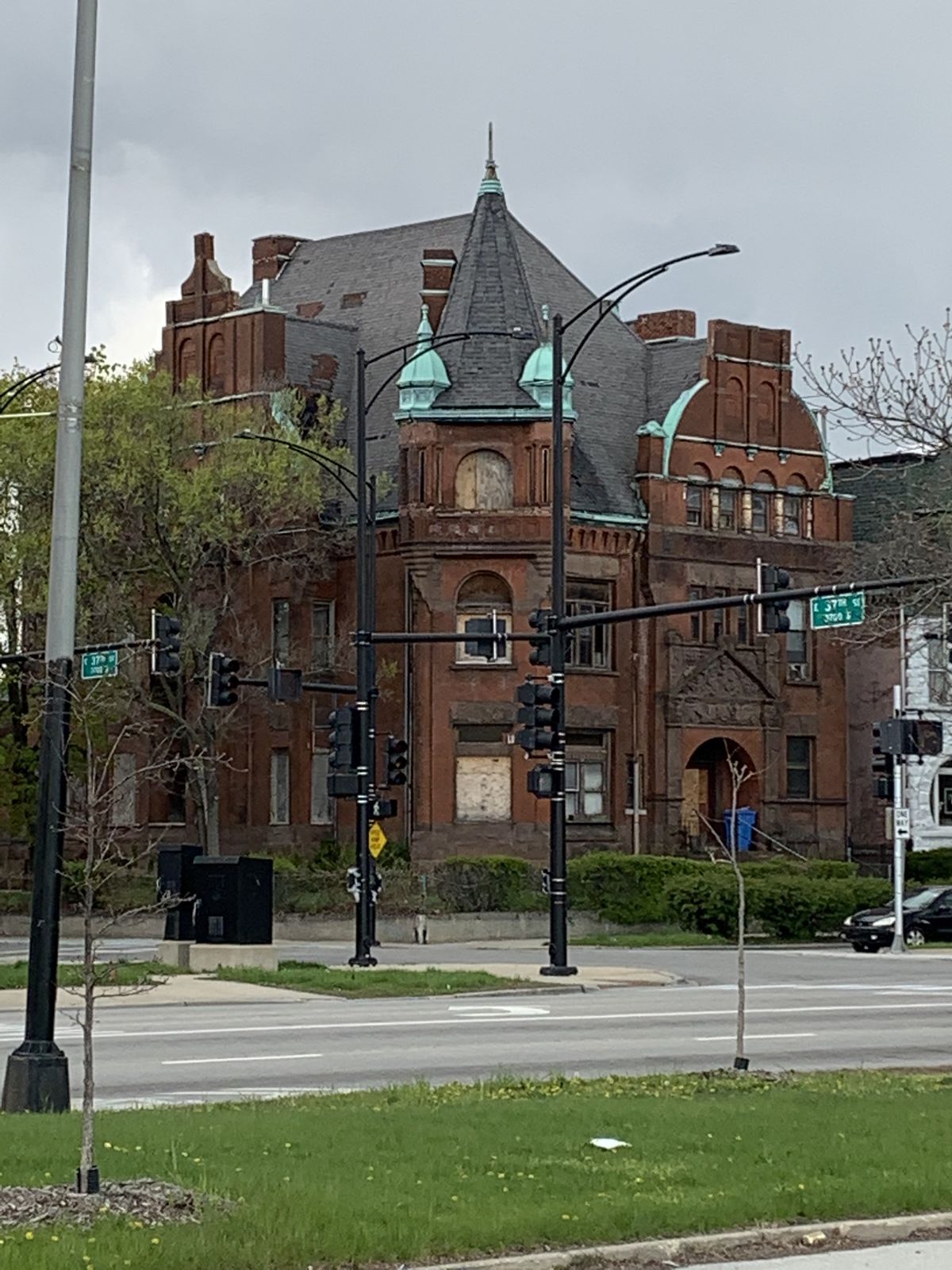 The 133-year-old Lutrelle “Lu” Palmer and Jorja English Palmer Mansion at 3654 S. King Drive was listed on Preservation Chicago’s 2019 “Chicago 7 Most Endangered” list. Purchased by The Obsidian Collection on April 22, the home was originally built in 1888 for Justice D. Harry Hammer, then bought in 1976 by the renowned community organizers.