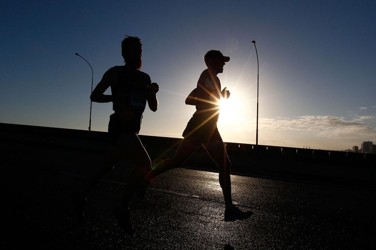 AUCKLAND, NEW ZEALAND - OCTOBER 30:  Competitors cross the Auckland Harbour Bridge during the 2011 Auckland Marathon on October 30, 2011 in Auckland, New Zealand.  (Photo by Simon Watts/Getty Images)