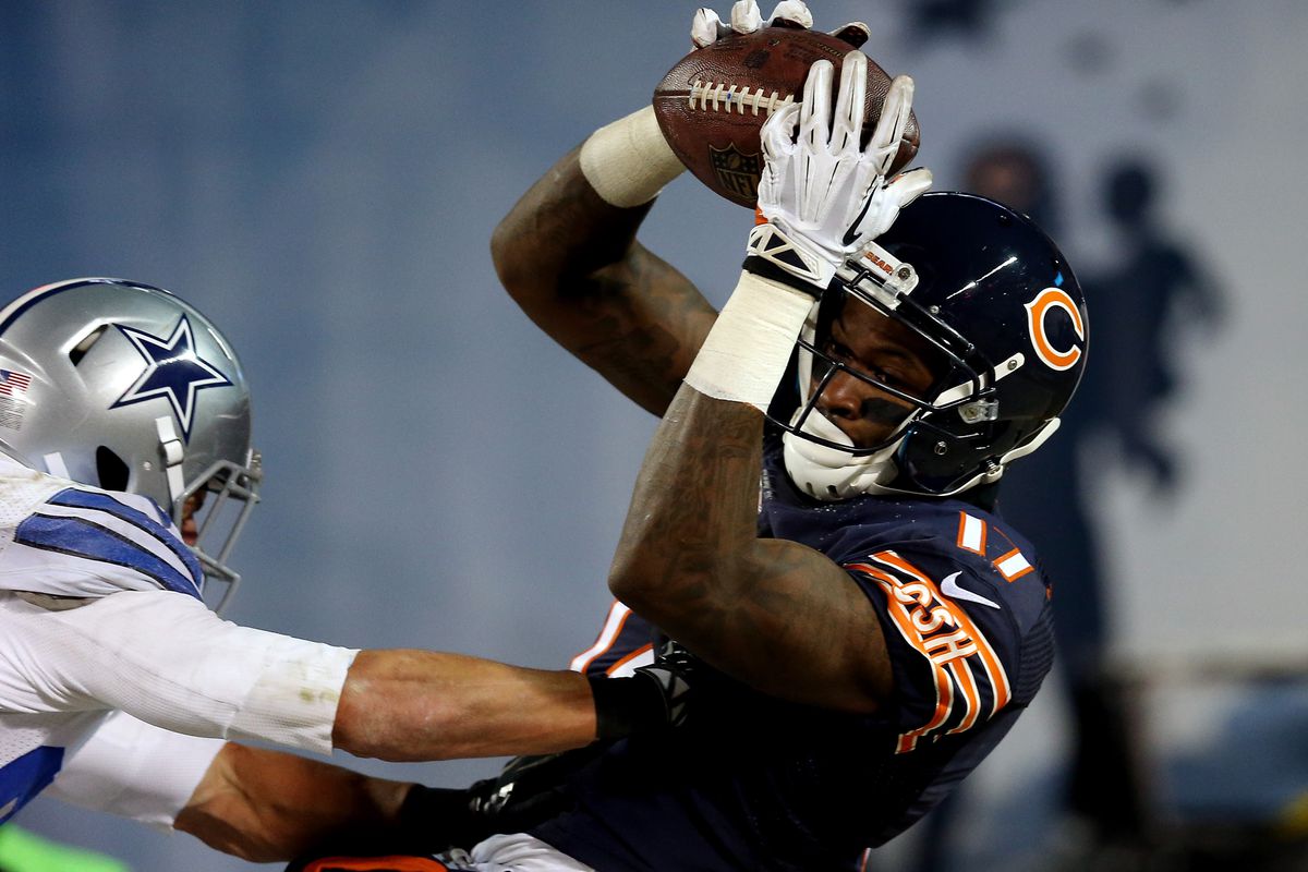 Chicago Bears wide receiver Alshon Jeffery catches a pass against the Dallas Cowboys