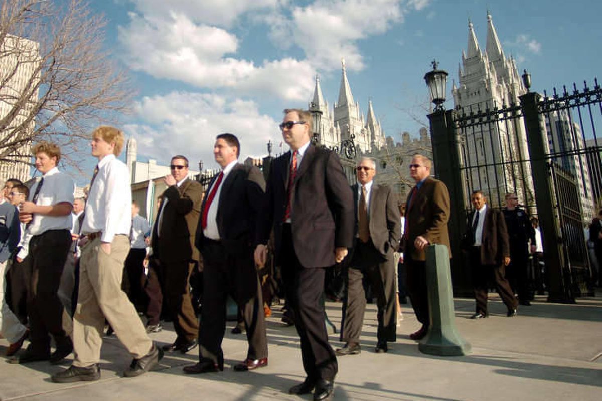 The crowd begins to enter the priesthood session of General Conference at the Conference Center in Salt Lake City Saturday April 3, 2004.