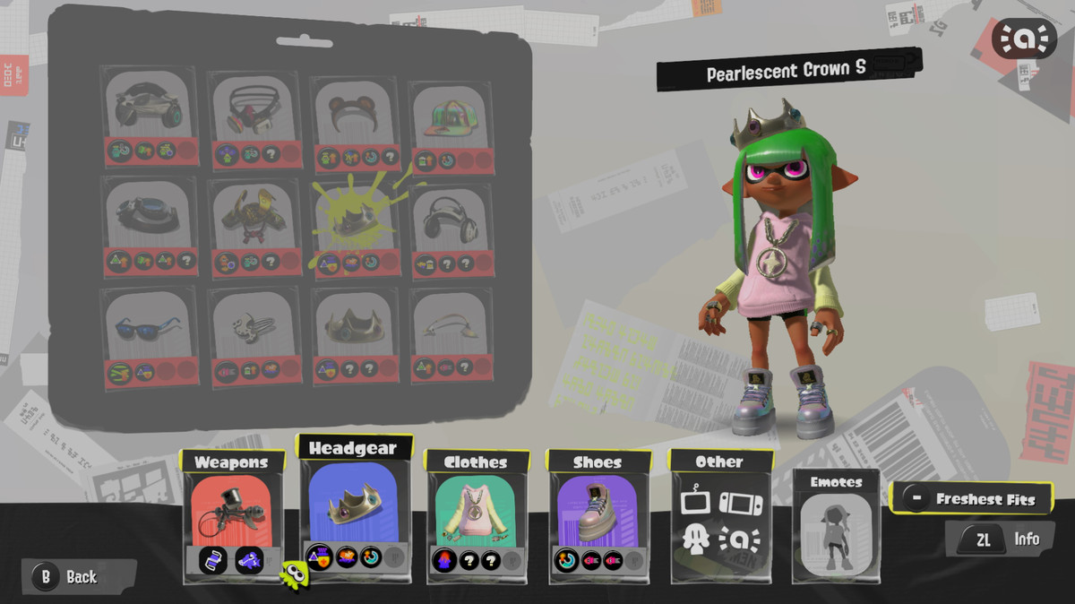 A green inkling wears Pearl’s outfit: a small Pearlescent Crown, a pink colorblocked hoodie, and shiny metallic sneakers