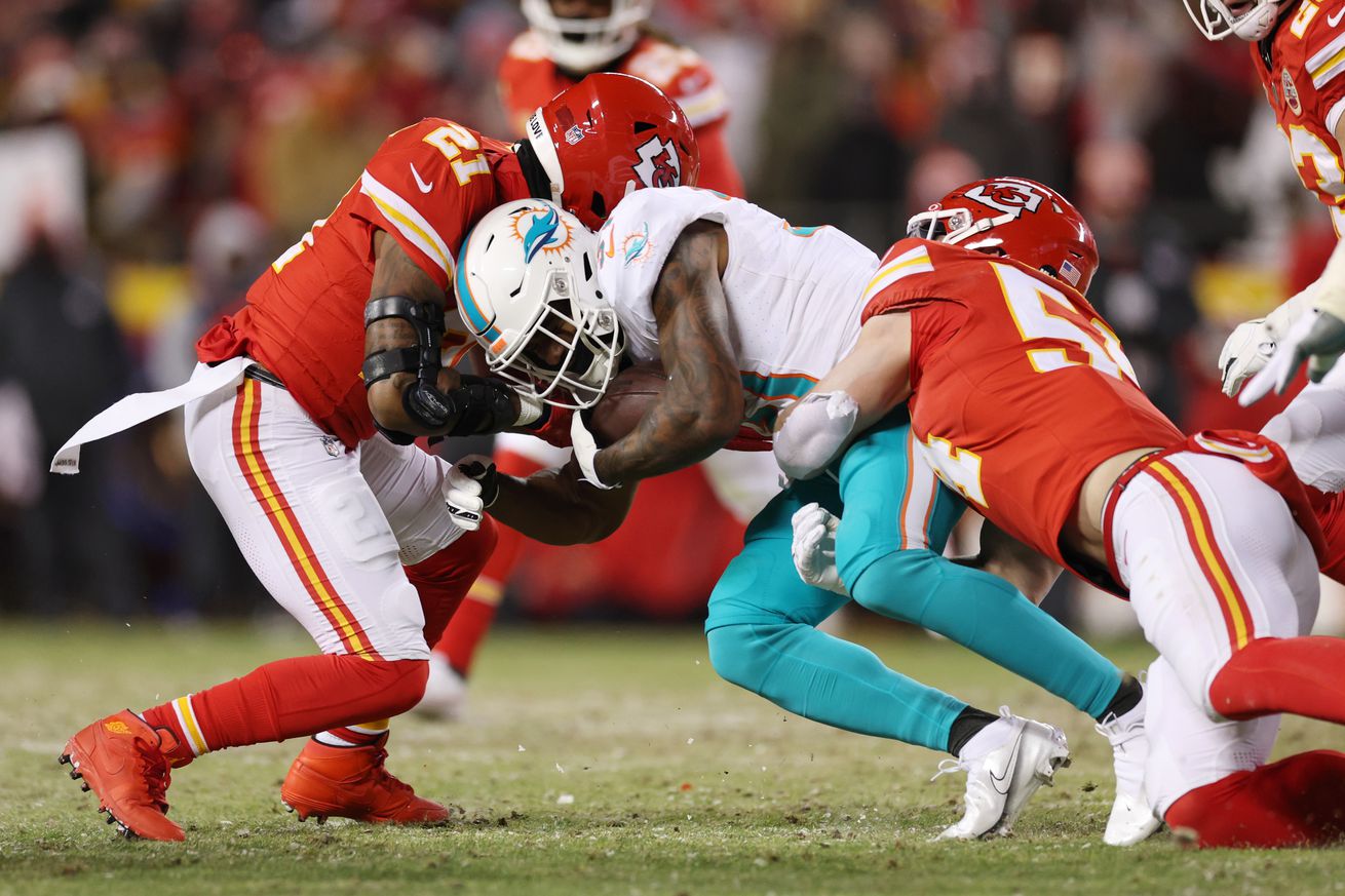 Final Score: Chiefs beat Dolphins 26-7, advance to Divisional round