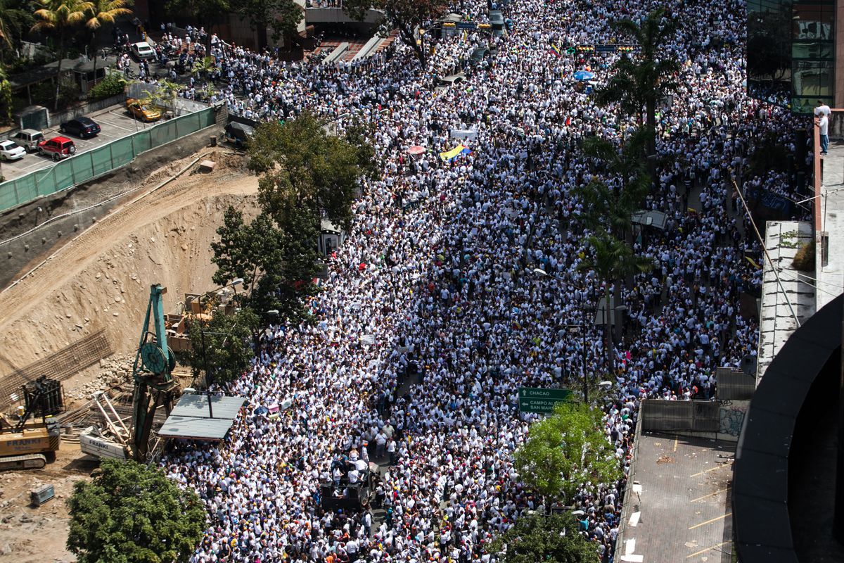 Thousands protest Caracas