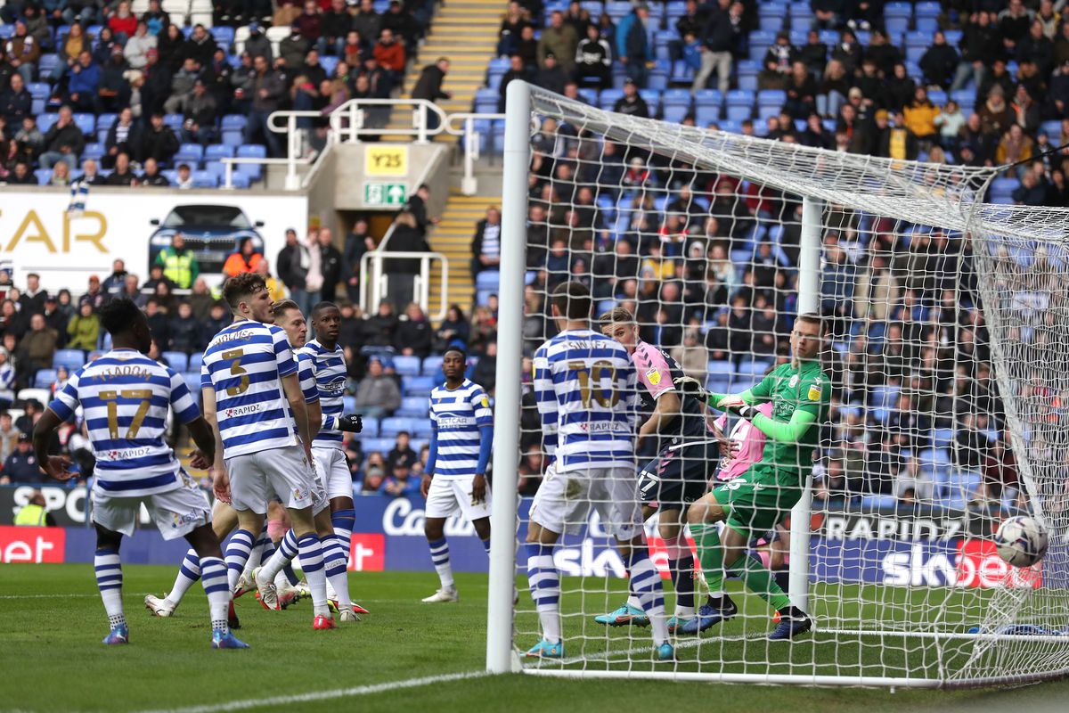Reading v Coventry City - Sky Bet Championship - Select Car Leasing Stadium