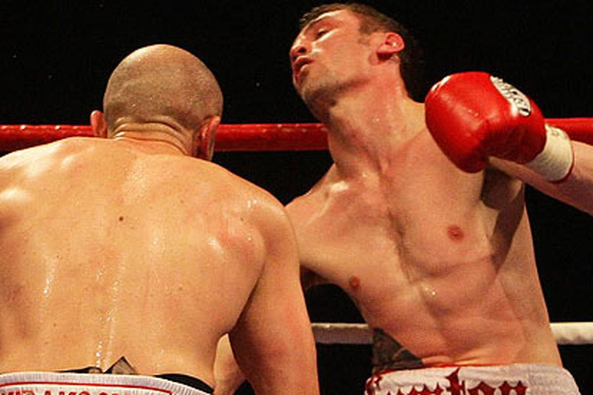 Scott Lawton (right) stood no chance against Leva Kirakosyan in Stoke. (Photo by Dave Thompson/PA, via <a href="http://www.guardian.co.uk/sport/2010/feb/19/scott-lawton-armenian-kirakosyan" target="new">The Guardian</a>)