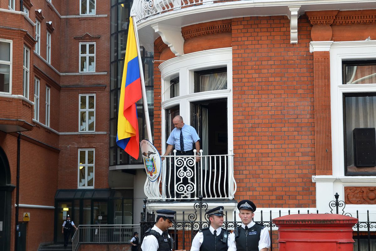 Julian Assange (shutterstock)