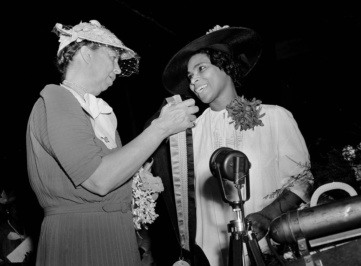 First lady Eleanor Roosevelt appears with opera singer Marian Anderson in Richmond, Va., July 2, 1939, as Anderson is presented with the Spingarn Medal. Sony Classical, which owns the Victor archive, has put together a digitally remastered 15-CD set that spans her career from 1924 to 1966.