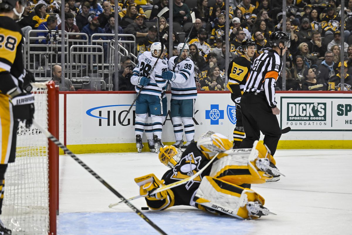 NHL: JAN 28 Sharks at Penguins