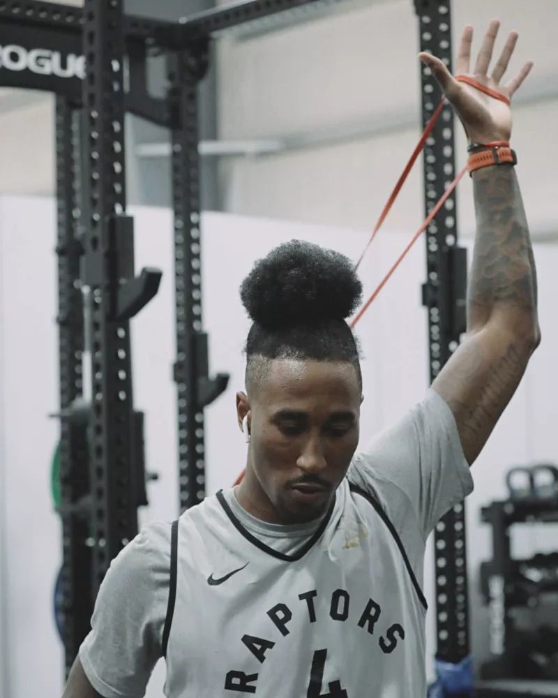 Rondae working out on a machine sporting a very fun new haircut.