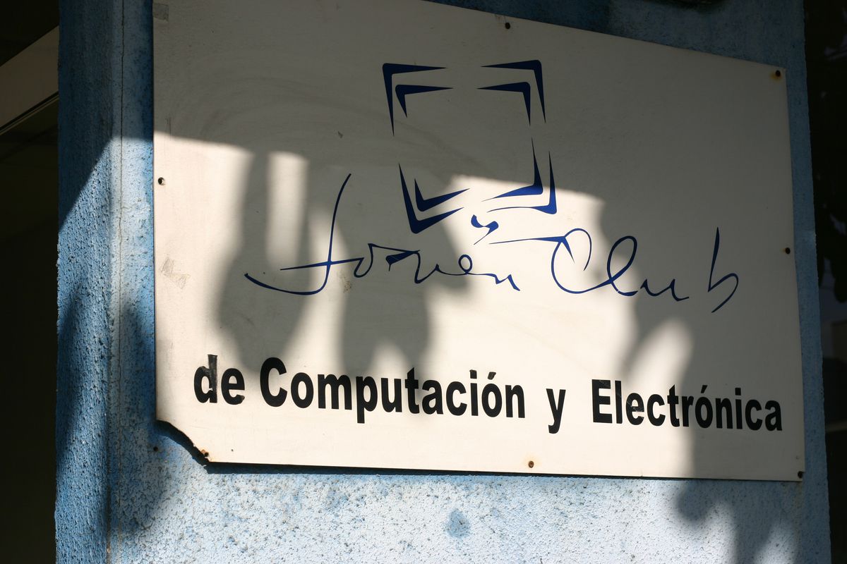 Entrance to one of Havana’s many computer Joven Clubs