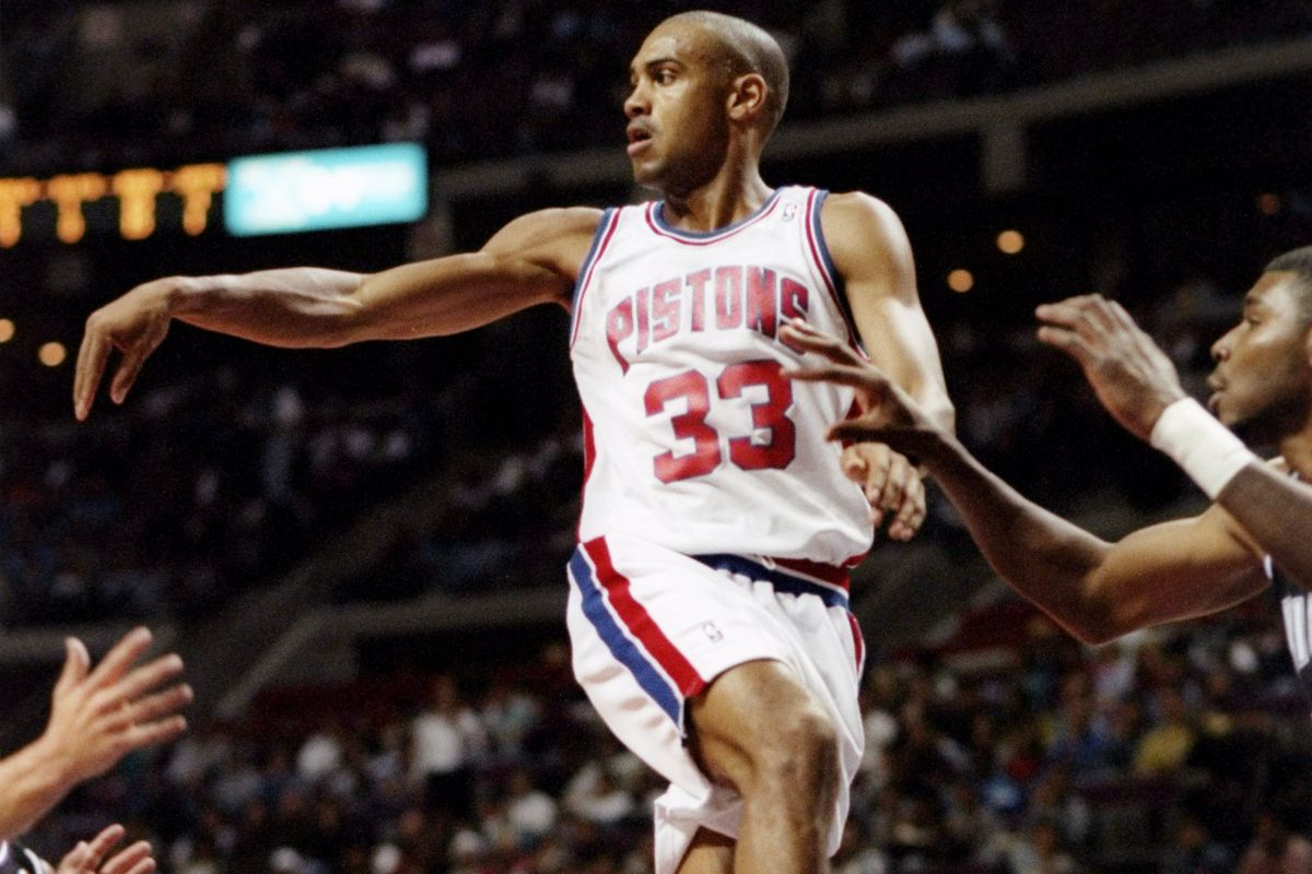 27 Oct 1994: Forward Grant Hill of the Detroit Pistons goes airborne during a game against the Sacramento Kings at The Palace in Auburn Hills, Michigan. The Pistons won the game, 107-91. 