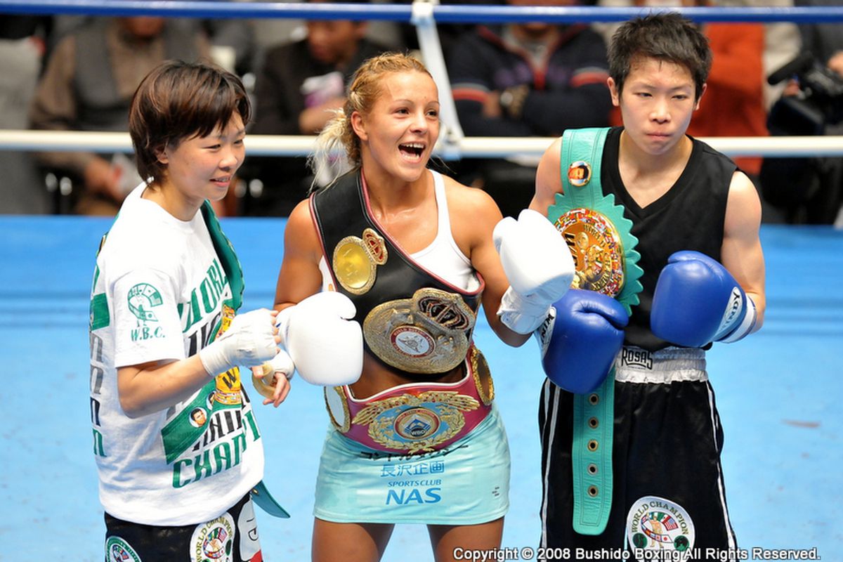 Naomi Togashi, Yesica Yolanda Bopp & Momo Koseki. All photos courtesy of <a href="http://ameblo.jp/bushidoboxing4" target="new">Bushido Boxing</a>.
