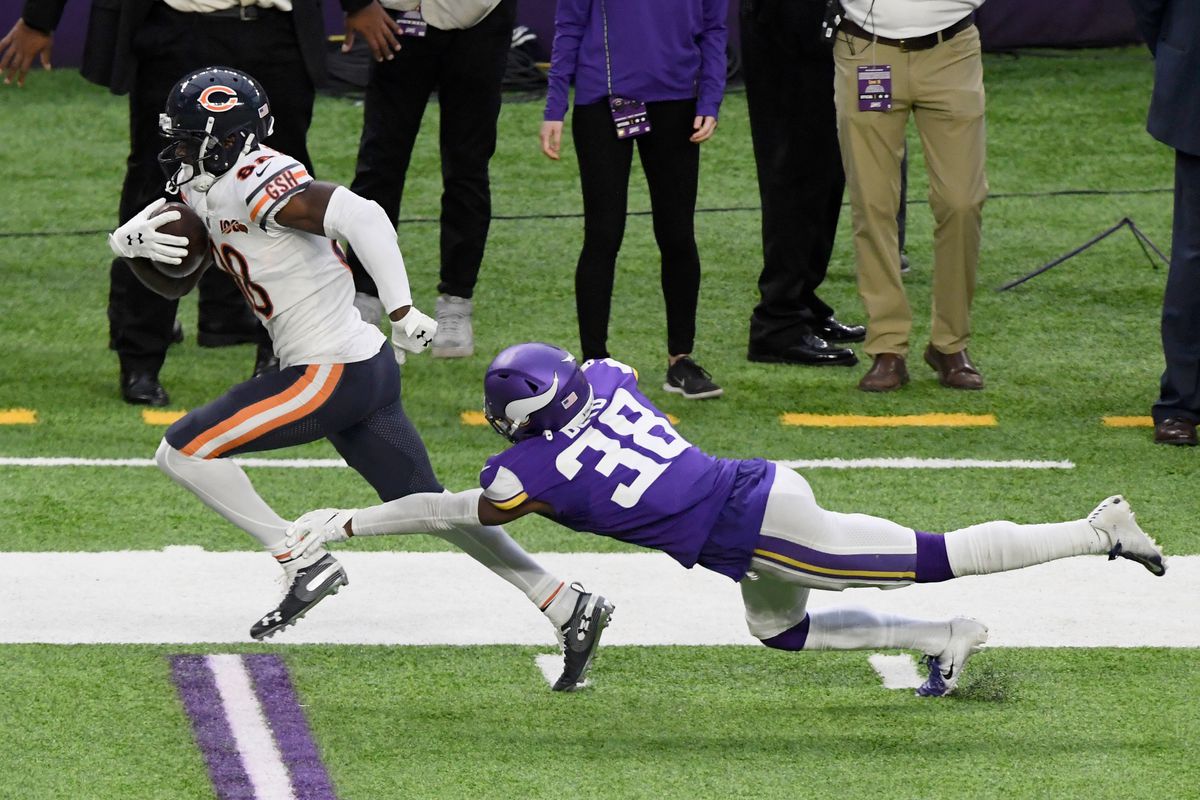 Riley Ridley catches a fourth-down pass in the Bears’ season finale.