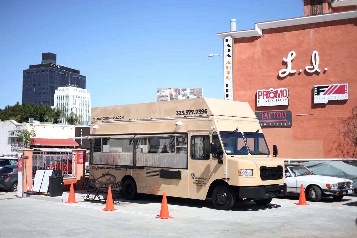 Del Mar Ostioneria Is Latest LA Avenue Meals Truck Star on Miracle Mile