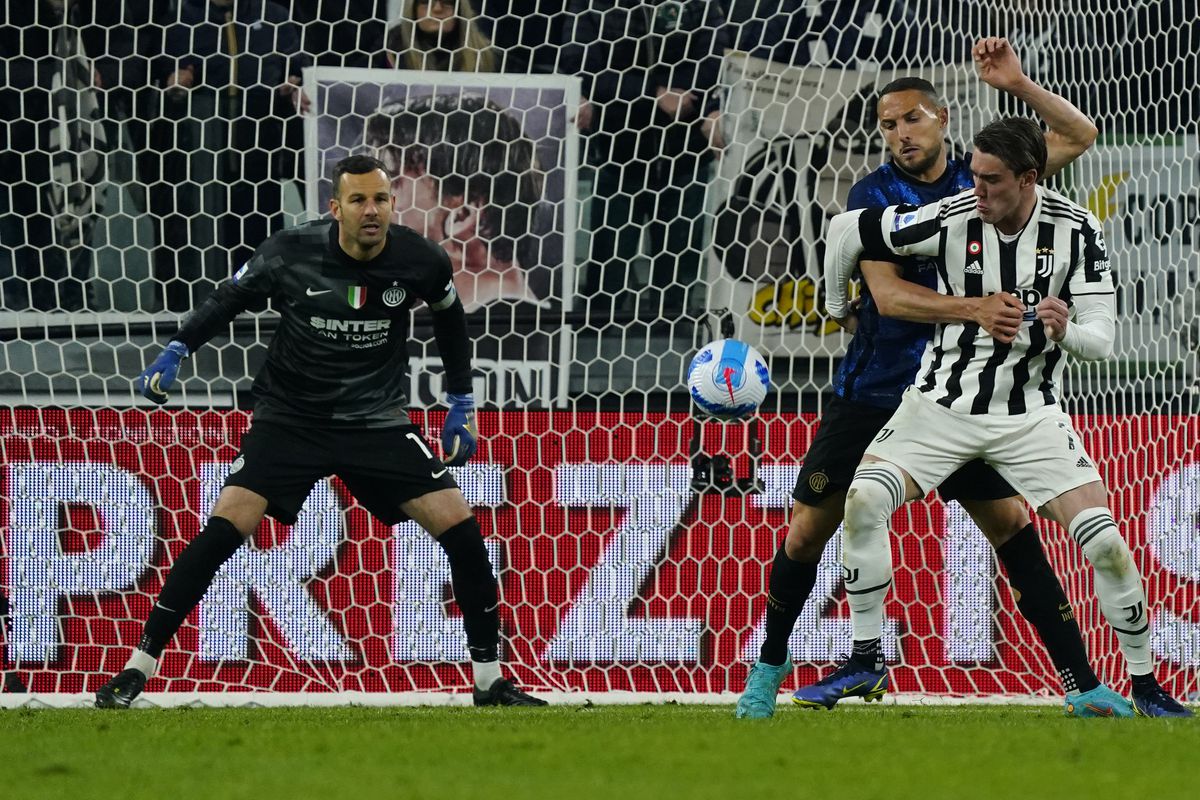 Trận chung kết Coppa Italia bị tranh cãi khi Inter lên ngôi vô địch trước Juve