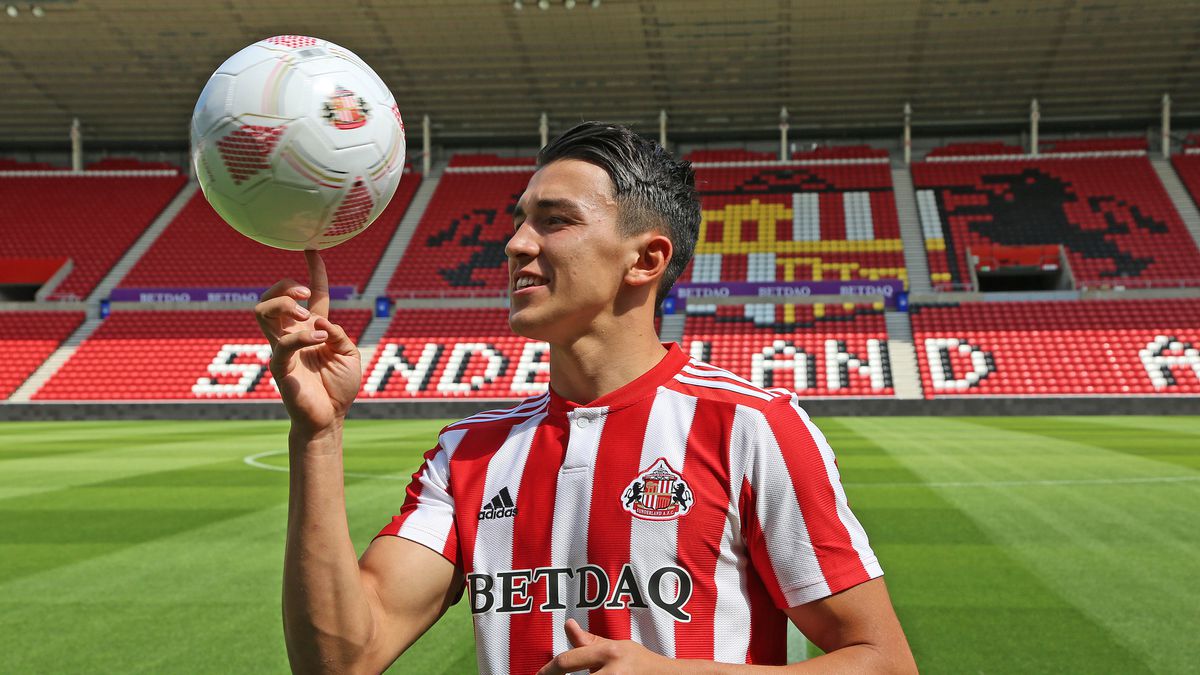Sunderland Unveil New Signing Luke O’Nien