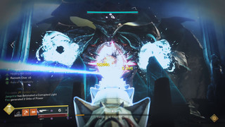 Un grupo de guardianes lucha contra Oryx en su posición final en la redada del rey de Destiny 2