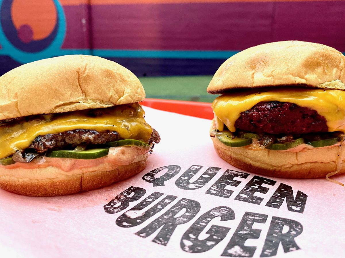 A cheeseburger next to a veggie burger.