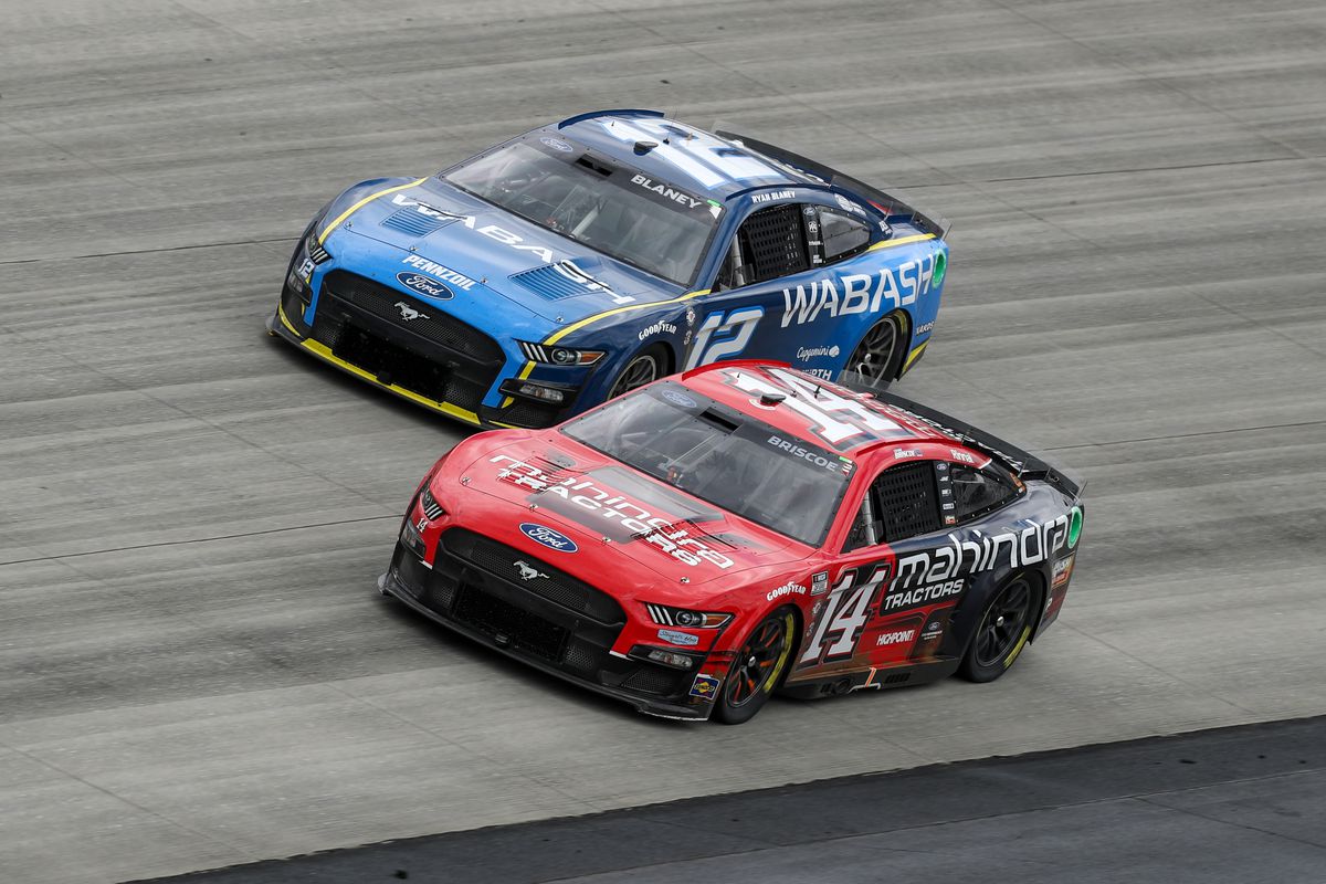 NASCAR Cup Series driver Chase Briscoe (14) races to the inside of driver Ryan Blaney (12) during the Wurth 400 at Dover Motor Speedway