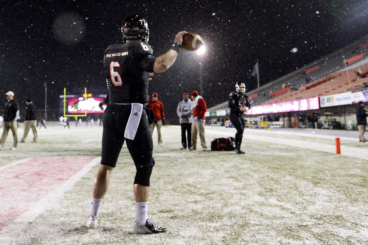 Jordan Lynch warms up before the game against WMU last Tuesday.