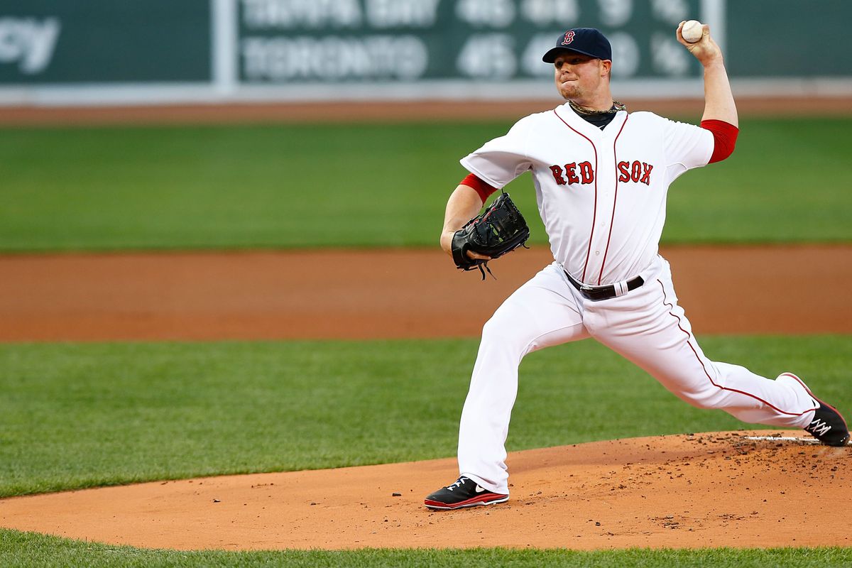 BOSTON, MA:  Jon Lester #31 of the Boston Red Sox pitches against the Chicago White Sox during the game at Fenway Park in Boston, Massachusetts.  (Photo by Jared Wickerham/Getty Images)
