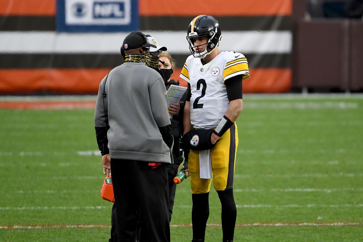 Head coach Mike Tomlin and Mason Rudolph #2 of the Pittsburgh Steelers talk in the fourth quarter against the Cleveland Browns at FirstEnergy Stadium on January 03, 2021 in Cleveland, Ohio.
