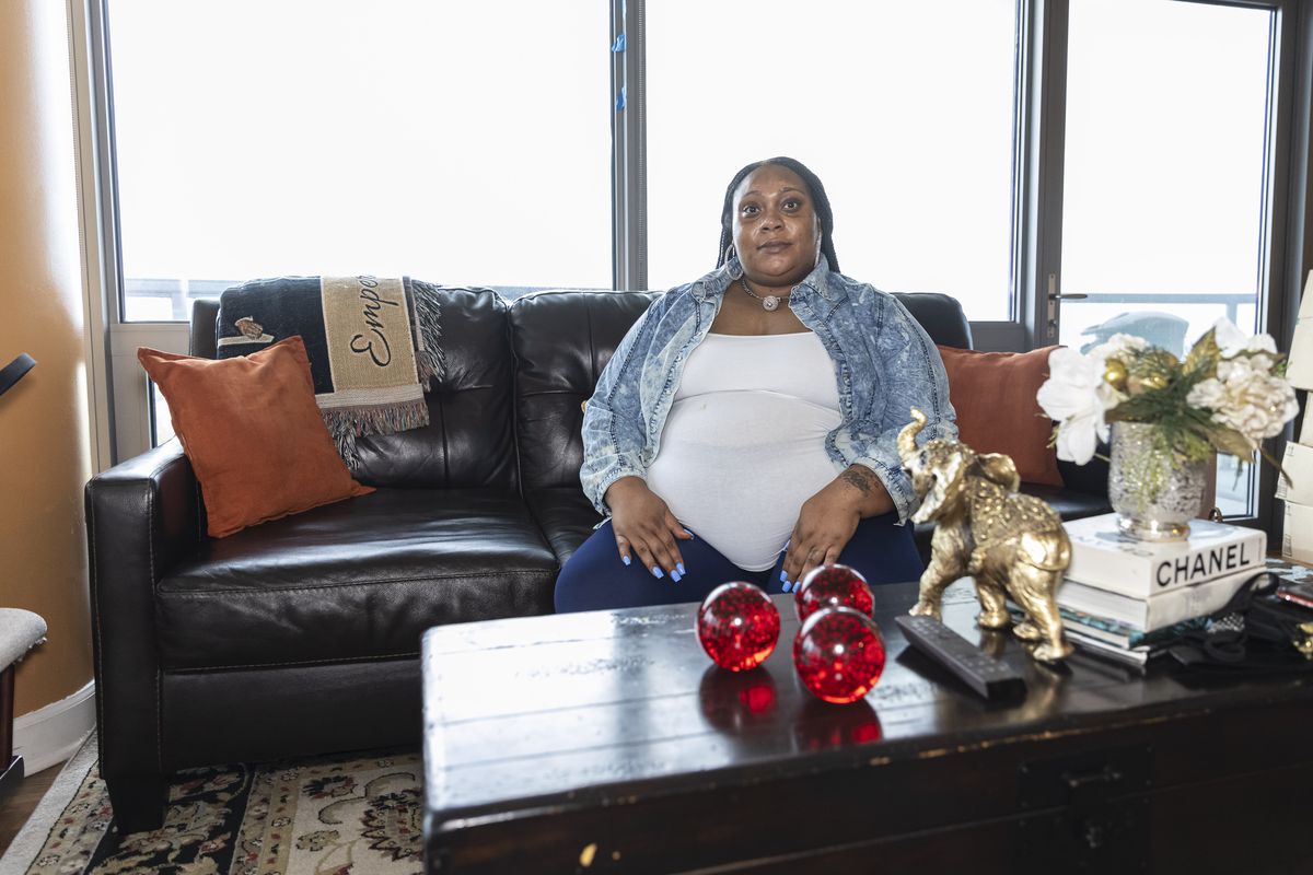 Nea Gates got her first vaccine dose Oct. 6, when she was seven months pregnant. Seeing continual reports of pregnant women having serious COVID-19 complications made her change her mind and get vaccinated. | Anthony Vazquez/Sun-Times
