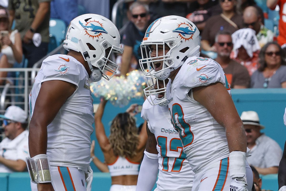Alec Ingold #30 is congratulated by Tua Tagovailoa #1 of the Miami Dolphins after he scored a first quarter touchdown against the Cleveland Browns at Hard Rock Stadium on November 13, 2022 in Miami Gardens, Florida.