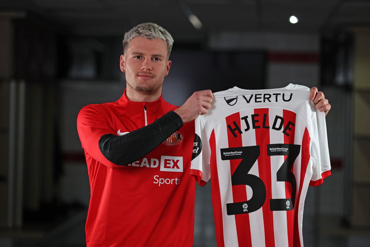 Sunderland Unveil New Signing Leo Hjelde