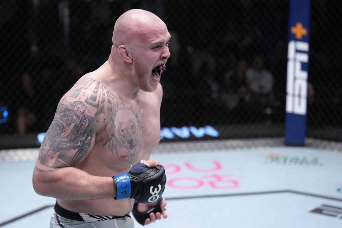 Serghei Spivac submitted Derrick Lewis in the first round of their UFC Vegas 68 fight