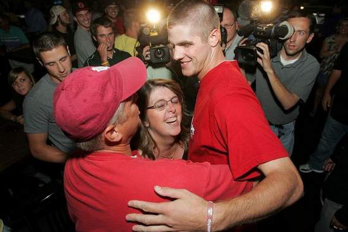 Eric Arnett celebrates with his parents after being drafted by the Brewers (<i><a href="http://www.newarkadvocate.com/article/20090610/NEWS01/906100350/1002/Arnett++fans+jubilant+about+Brewers+draft">Newark Advocate</a></i>)