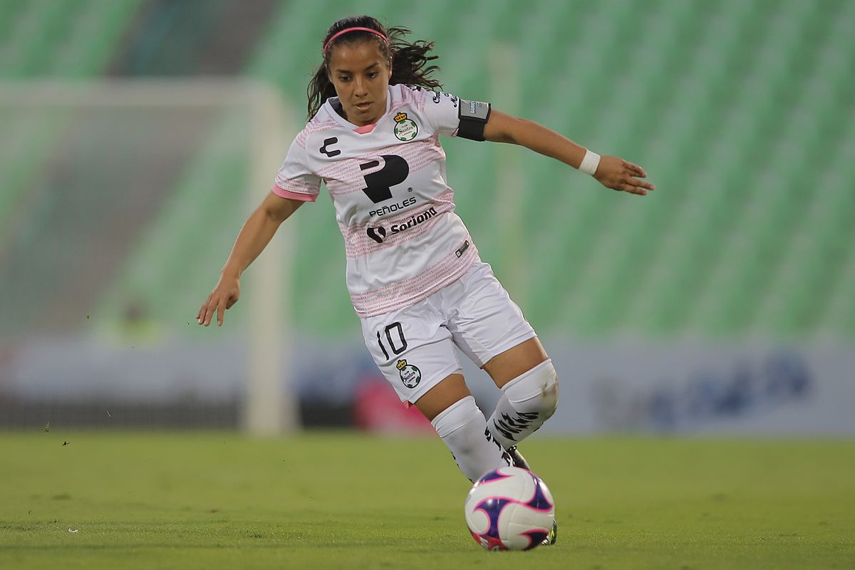 Cinthya Peraza of Santos drives the ball during the match between Santos Laguna and Tijuana as part of the Torneo Guard1anes 2020 Liga MX Femenil at Corona Stadium on October 5, 2020 in Torreon, Mexico.