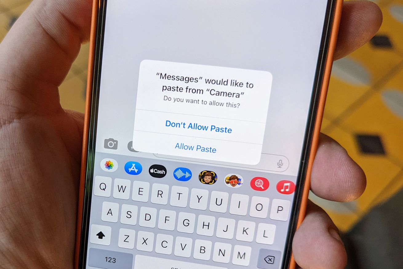 An image of an iPhone displaying iOS 16’s new permission prompt for pasting from another app.