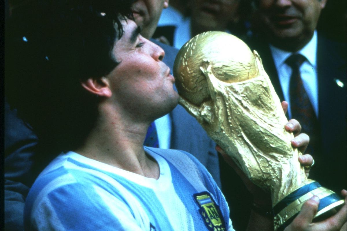 1986 FIFA World Cup in Mexico Diego Armando Maradona *30.10.1960- Football player, member of the Argentine national team - Maradona kissing the World Cup trophy - 29.06.1986