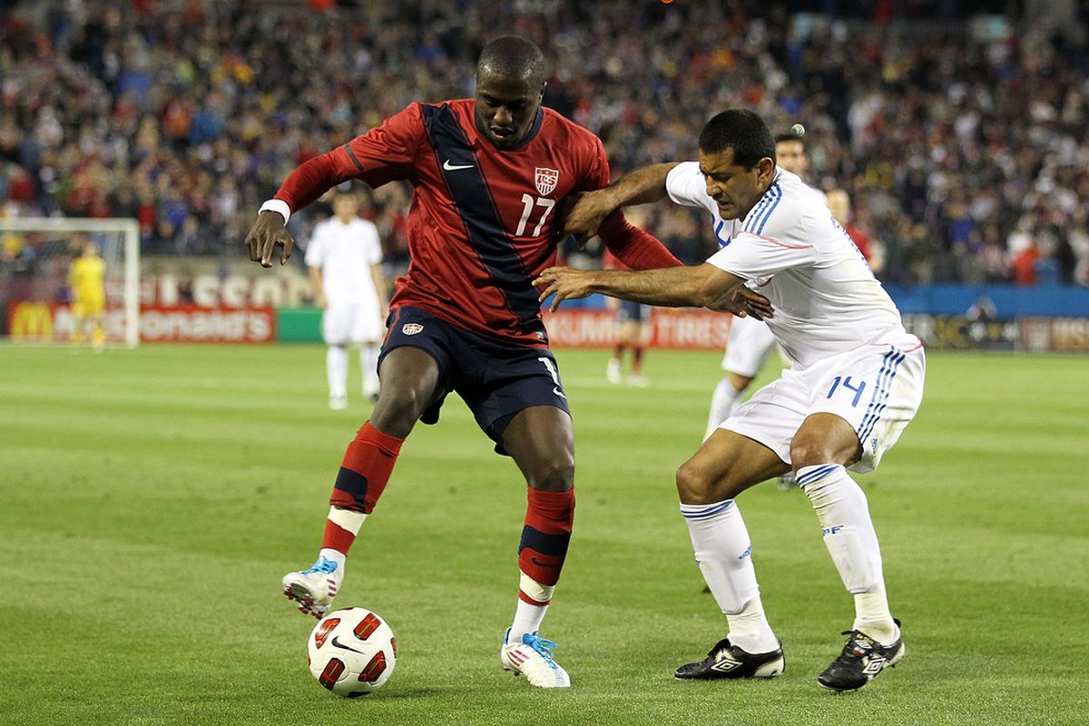 NASHVILLE, TN - MARCH 29:  Jozy Altidore #17 of the United States and Paulo Da Silva#14 of Paraguay battle for the ball during an international friendly match at LP Field on March 29, 2011 in Nashville, Tennessee.  (Photo by Andy Lyons/Getty Images)