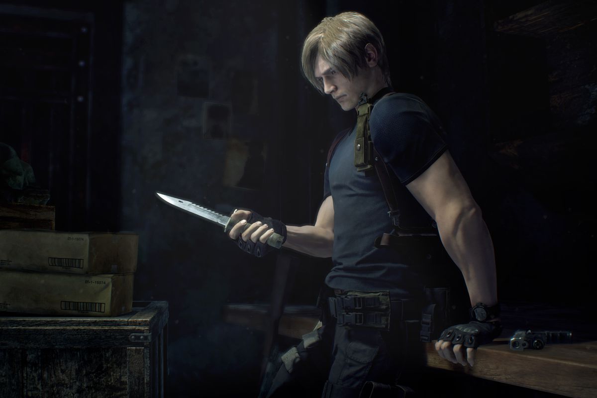Leon S. Kennedy holding a knife in the remake of Resident Evil 4.