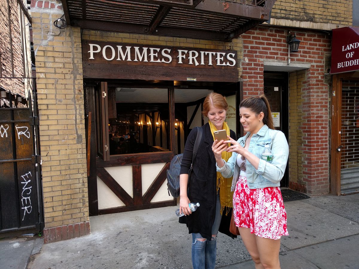 Two women in front of Pommes Frites