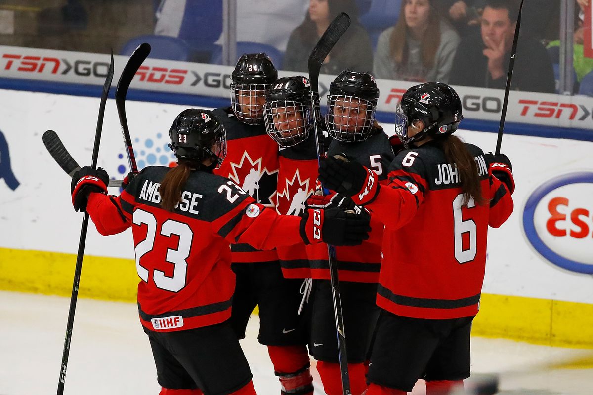Finland v Canada - 2017 IIHF Women’s World Championship Semifinal - Marie-Philip Poulin (29) celebrates with Erin Ambrose (23), Natalie Spooner (24), Lauriane Rougeau (5) and Rebecca Johnston (6)