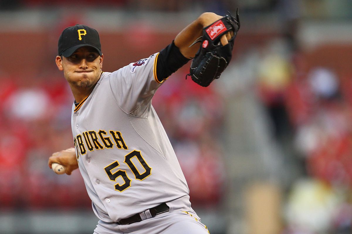 ST. LOUIS, MO - AUGUST 25: Starter Charlie Morton #50 of the Pittsburgh Pirates pitches against St. Louis Cardinals at Busch Stadium on August 25, 2011 in St. Louis, Missouri.  (Photo by Dilip Vishwanat/Getty Images)