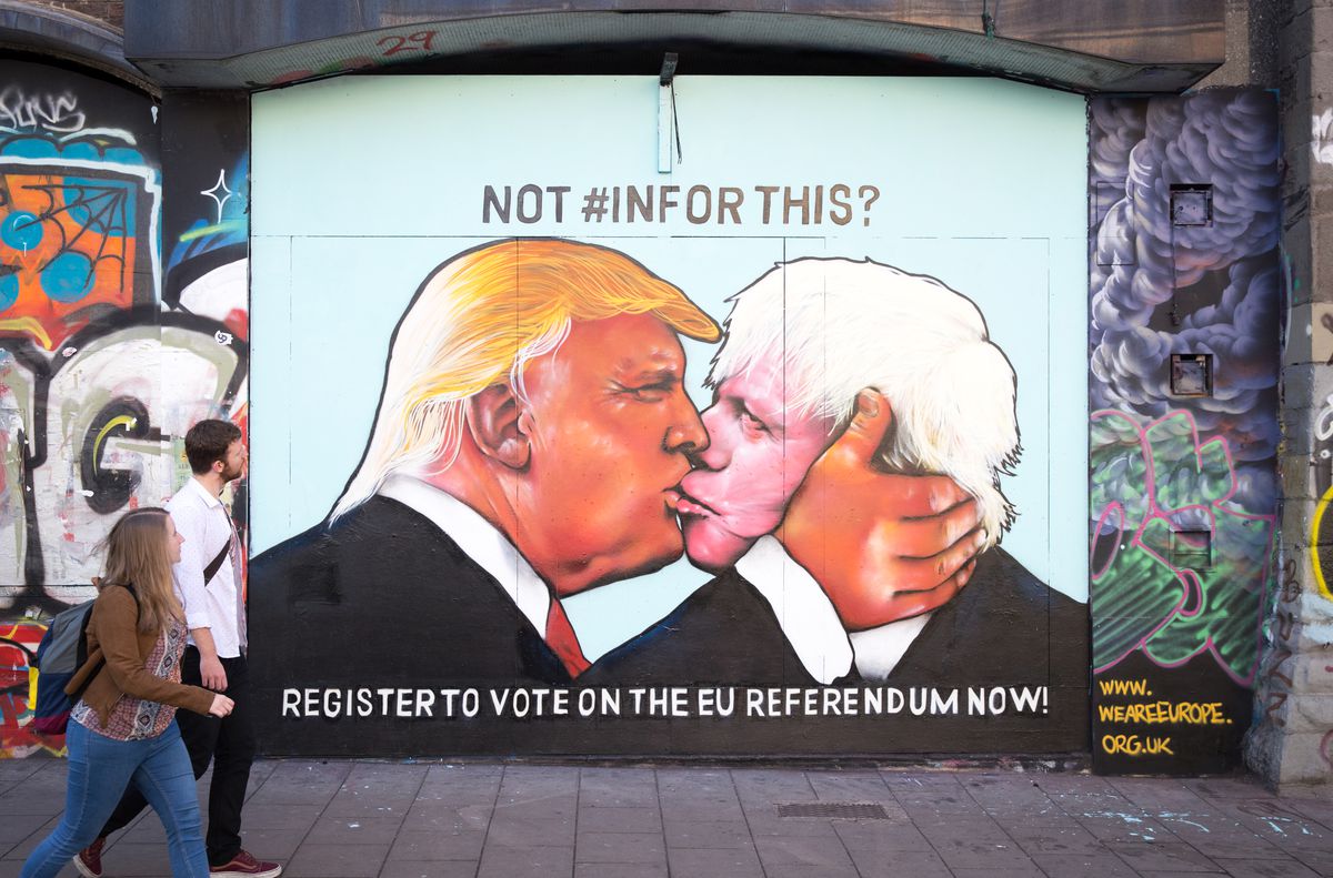 Mural showing Trump and Boris Johnson making out