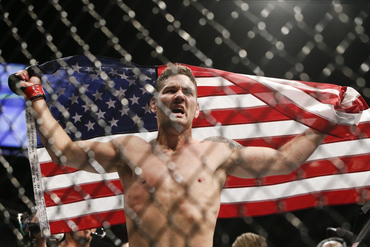 Chris Weidman remains unbeaten and keeps his title at UFC 187 on Saturday.