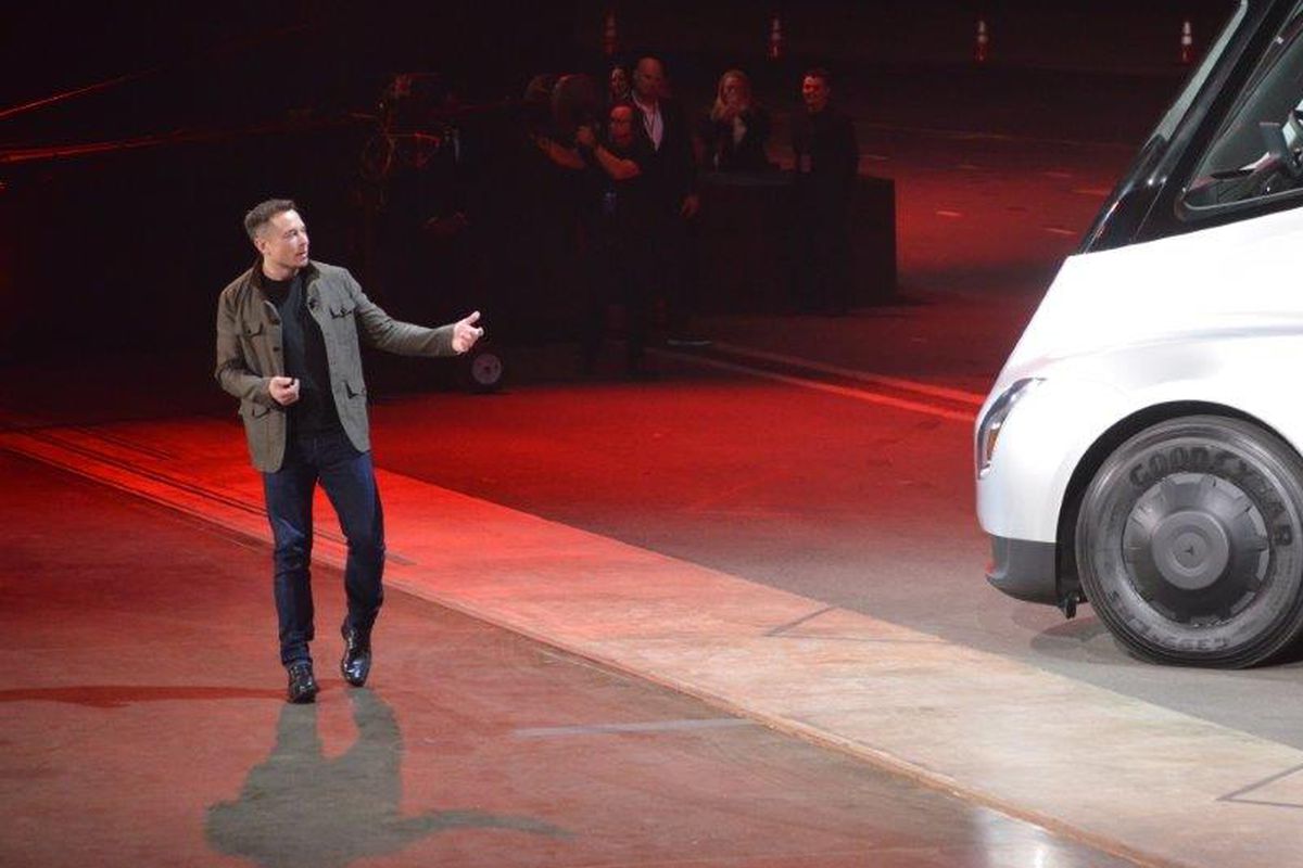 Tesla Chairman and CEO Elon Musk unveils the new "Semi" electric Truck to buyers and journalists on November 16, 2017 in Hawthorne, California, near Los Angeles.