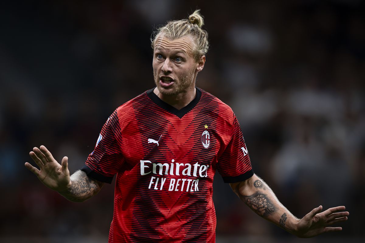 Simon Kjaer of AC Milan reacts during the Serie A football...