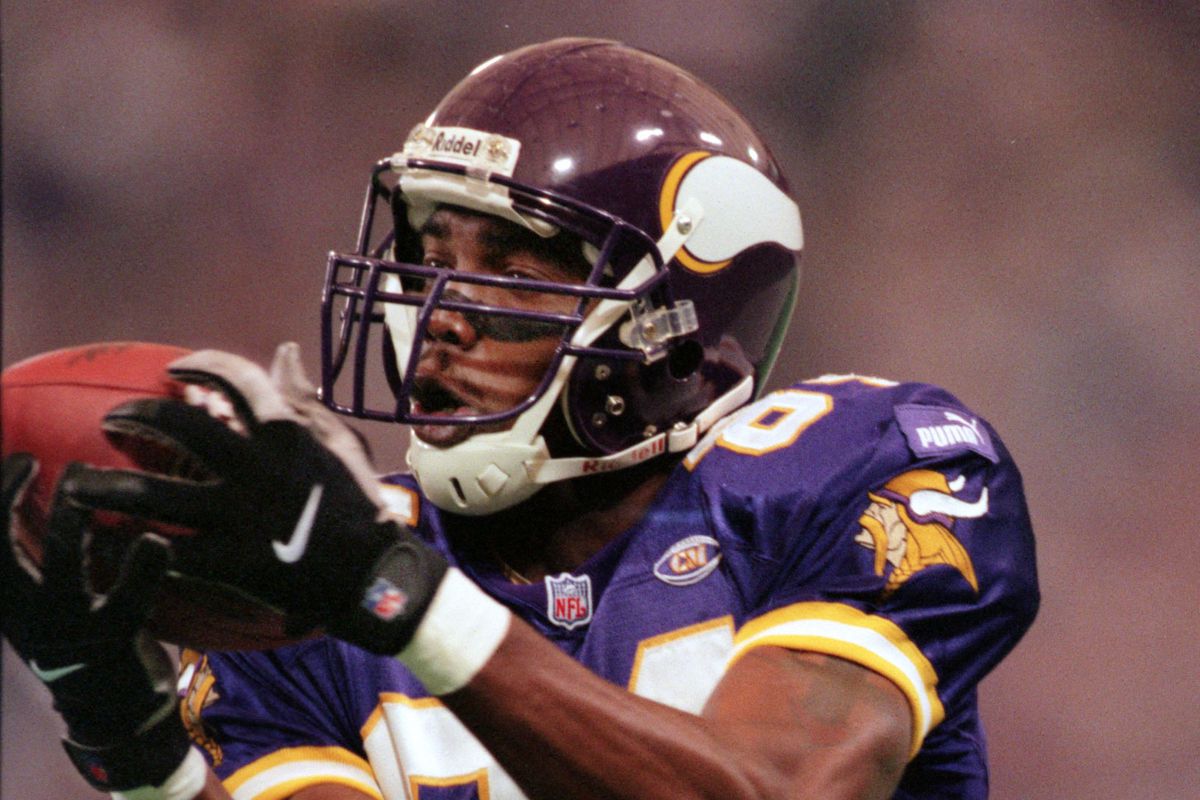 Minneapolis, MN 10/3/99 Vikings vs. Tampa Bay Buccaneers — Randy Moss catches a 61 yard pass from Randall Cunningham that resulted in the Vikings first touchdown of the game, early in the first quarter.