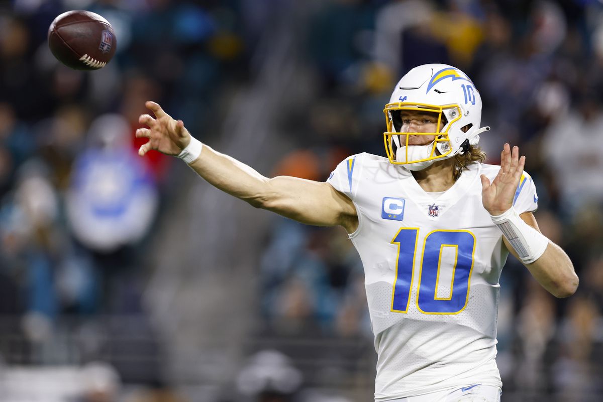 Justin Herbert, Chargers agree to $262 million extension that places him  among highest-paid QBs - SBNation.com