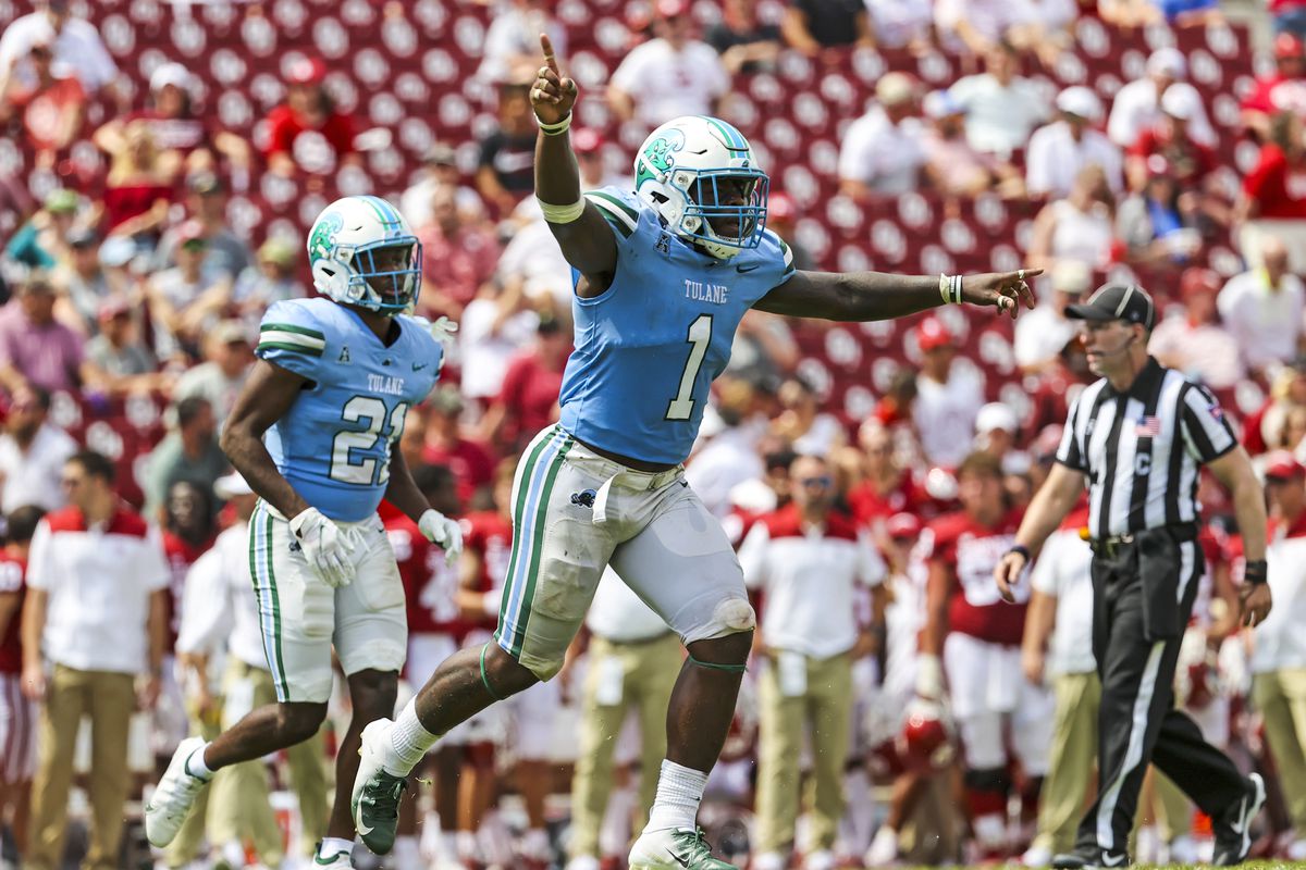 Tulane Green Wave linebacker Nick Anderson reacts during the fourth quarter against the Oklahoma Sooners at Gaylord Family-Oklahoma Memorial Stadium.&nbsp;