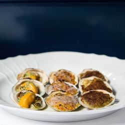Carbone baked clams