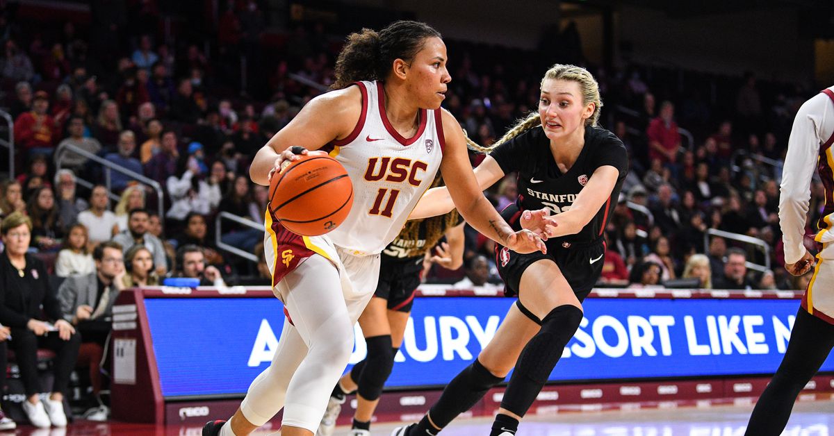 NCAAW roundup: USC shocks No. 2 Stanford, Augustus statue revealed