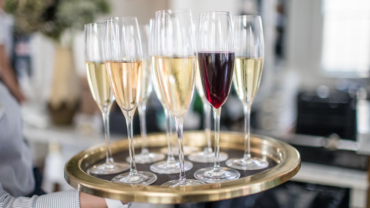 A tray of glasses of Champagne.